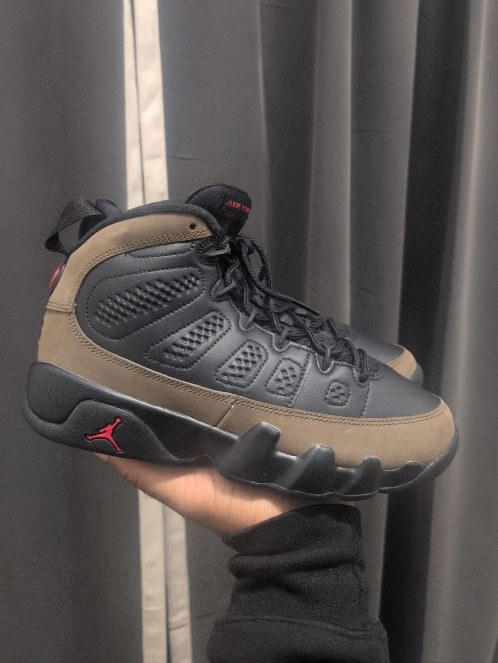 Jordan 9 Retro Olive (2024) (GS) - HV4574-030 - Size 4.5Y
